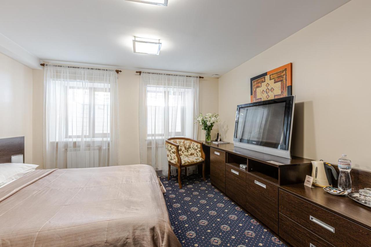 קייב Incognito Boutique Hotel מראה חיצוני תמונה