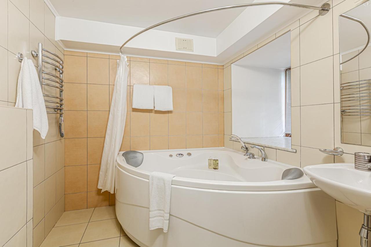 קייב Incognito Boutique Hotel מראה חיצוני תמונה