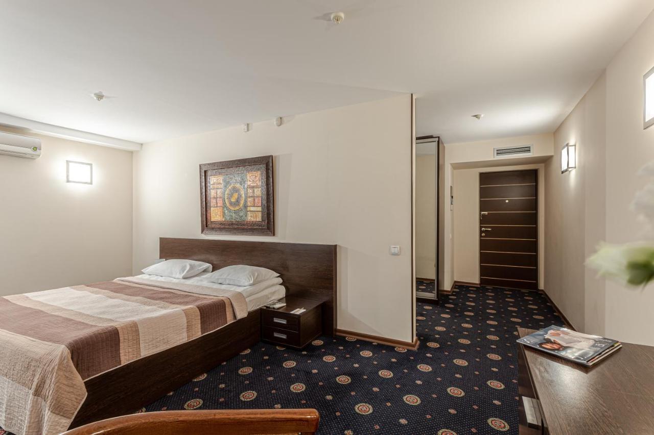 קייב Incognito Boutique Hotel מראה חיצוני תמונה