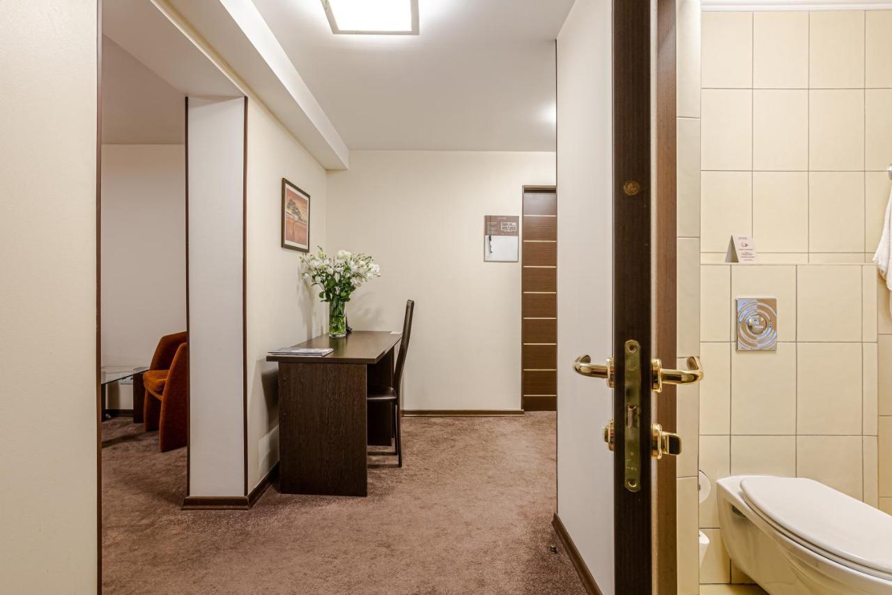 קייב Incognito Boutique Hotel מראה חיצוני תמונה