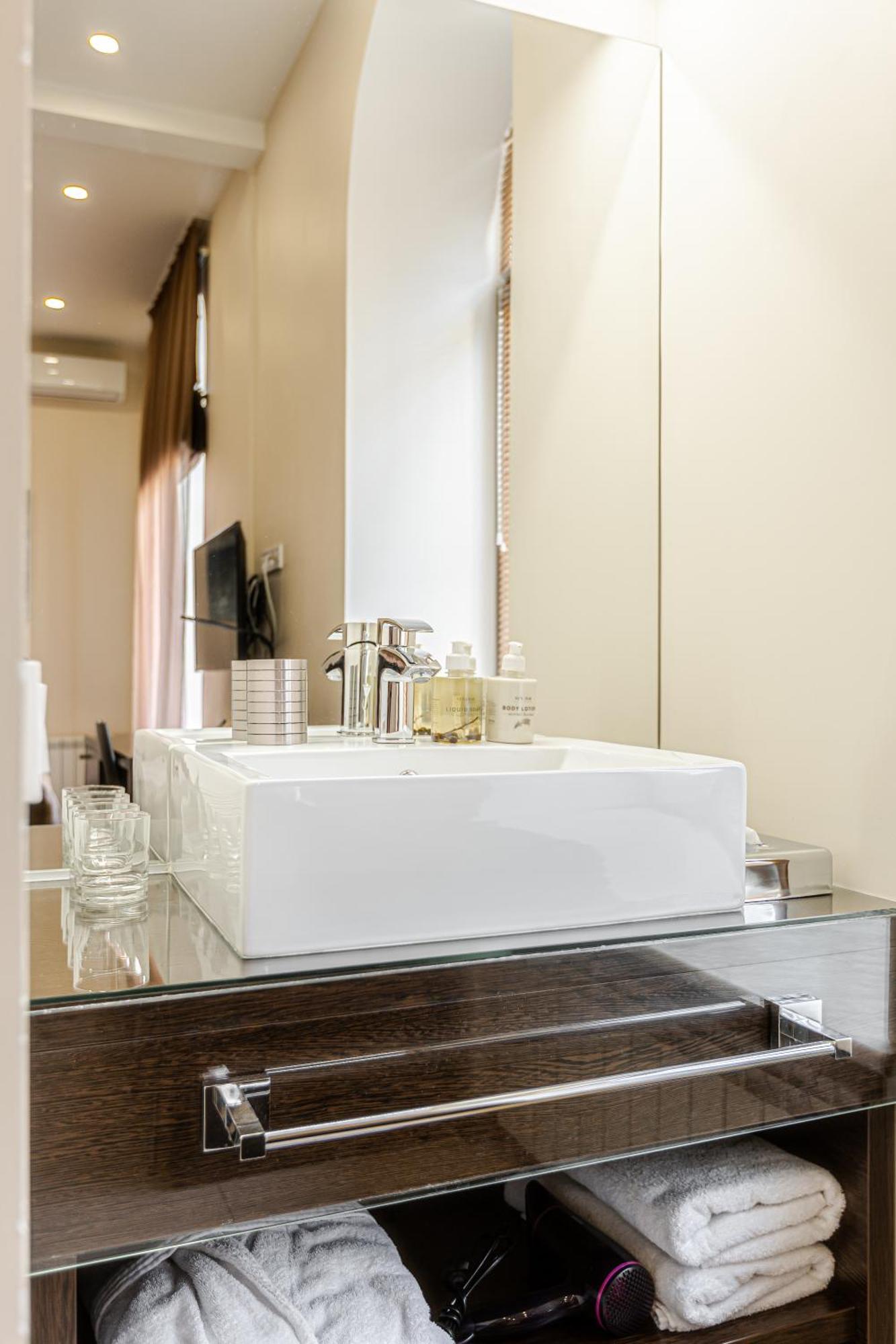 קייב Incognito Boutique Hotel מראה חיצוני תמונה